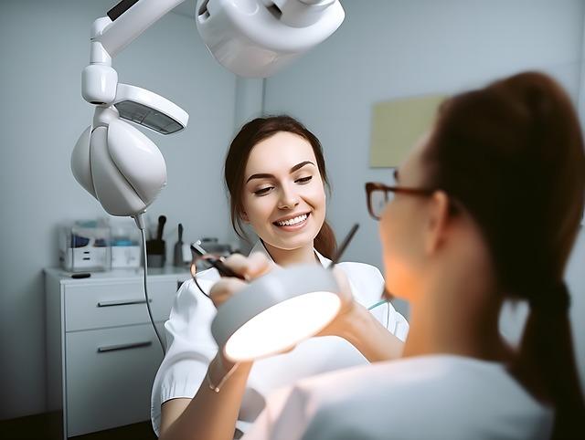 Které odborné postupy a metody jsou nejúčinnější při zlepšování vzhledu zubů?
